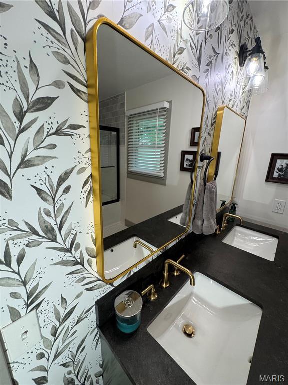 1311 W Line St, Palmyra, MO 63461 - workout room featuring a sink