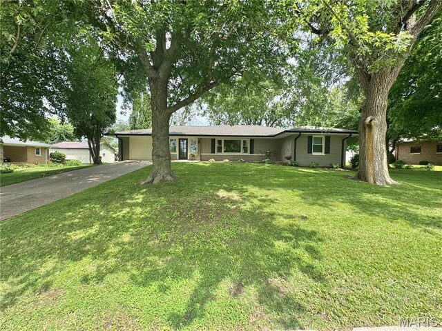 1311 W Line St, Palmyra, MO 63461 - ranch-style home with driveway, an attached carport, and a front yard