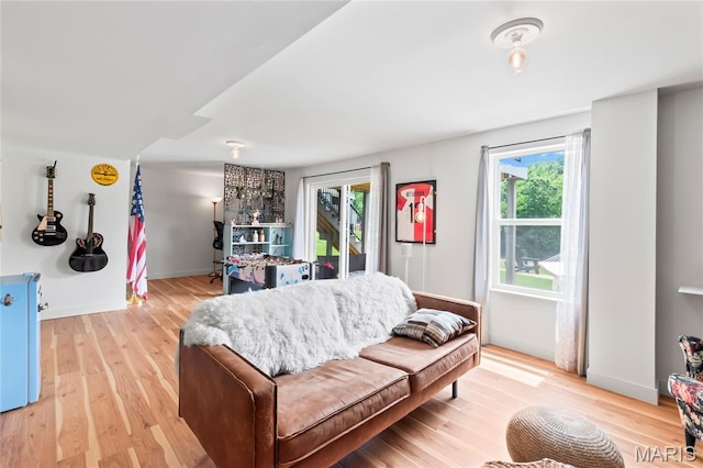 1549 Cascade Ln, Eureka, MO 63025 - living room featuring light wood finished floors and baseboards