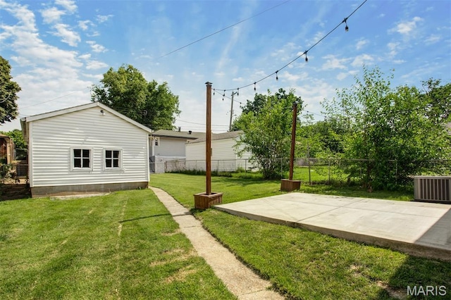 7041 Plainview Ave, Saint Louis, MO 63109 - view of yard featuring a patio area