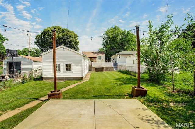 7041 Plainview Ave, Saint Louis, MO 63109 - fenced backyard with a patio