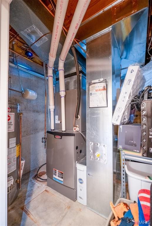824 Legends View Dr, Eureka, MO 63025 - utility room featuring gas water heater