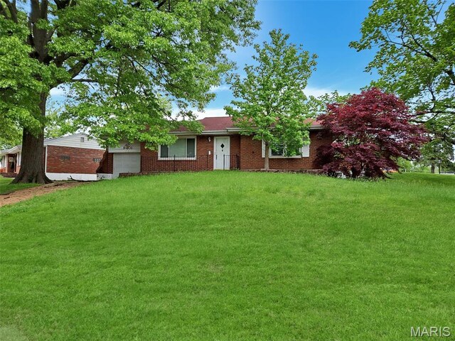 9401 Acosta Dr, Saint Louis, MO 63137 - photo 1