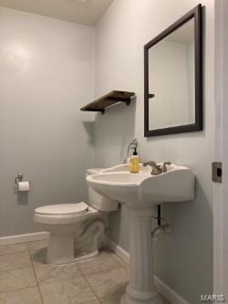 225 Country Crest Ln, Union, MO 63084 - bathroom featuring baseboards and tile patterned floors