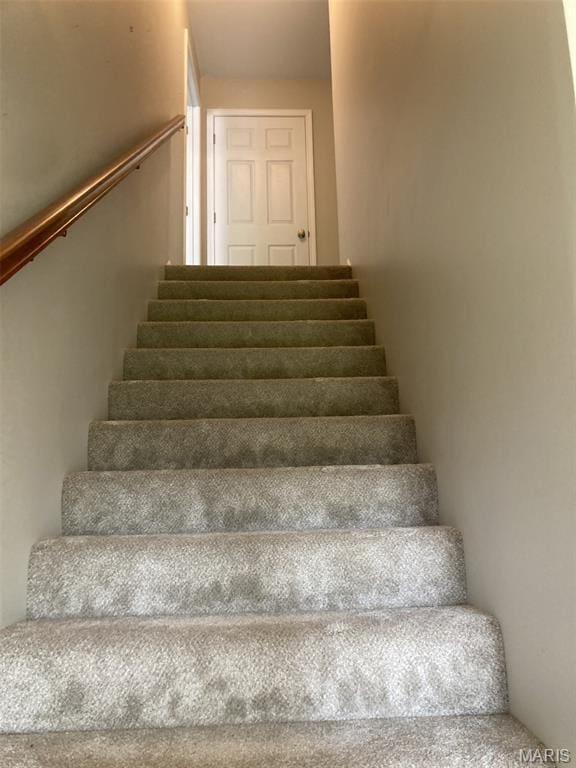 225 Country Crest Ln, Union, MO 63084 - view of stairway