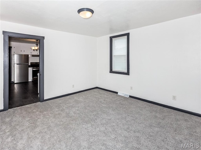 530 Poplar St, Highland, IL 62249 - spare room with carpet flooring and a chandelier