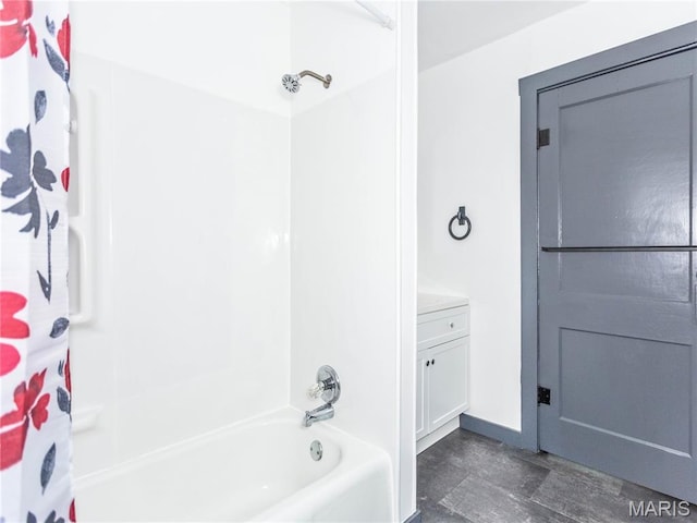 530 Poplar St, Highland, IL 62249 - bathroom with shower / bath combo