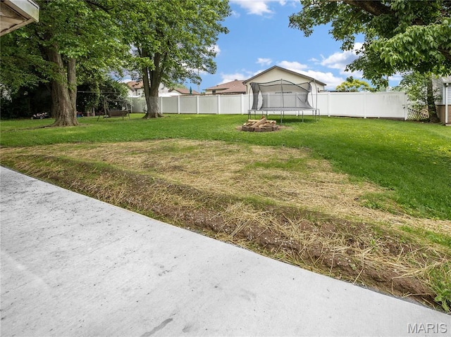 530 Poplar St, Highland, IL 62249 - fenced backyard featuring a trampoline