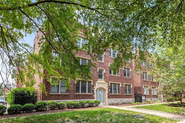 4220 Mcpherson Ave Unit 303, Saint Louis, MO 63108 - townhome / multi-family property featuring brick siding