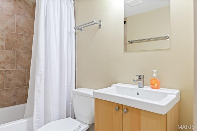 4220 Mcpherson Ave Unit 303, Saint Louis, MO 63108 - full bath with vanity and shower / tub combo with curtain