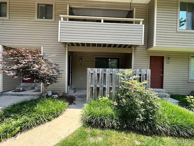 69 Jakes Ct, Ofallon, MO 63366 - property entrance with a balcony