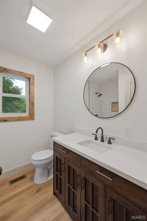 10293 Strange Rd, Potosi, MO 63664 - bathroom featuring vanity, wood finished floors, and a tile shower