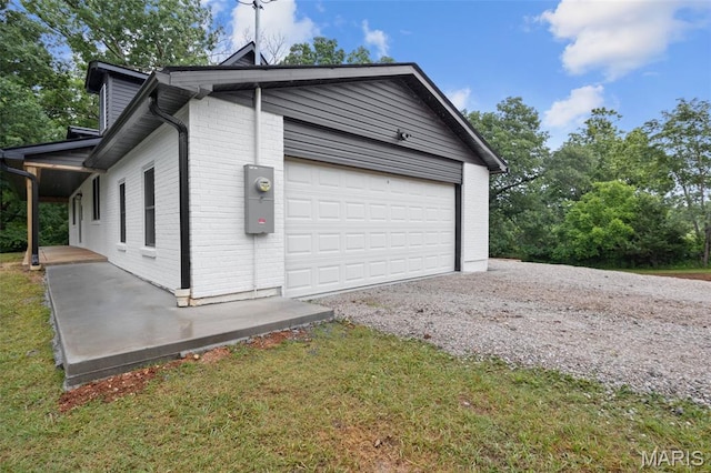 10293 Strange Rd, Potosi, MO 63664 - garage with gravel driveway