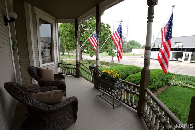 302 N Main St, Saint Elmo, IL 62458 - view of porch