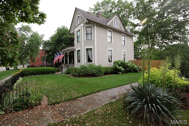 302 N Main St, Saint Elmo, IL 62458 - view of side of property