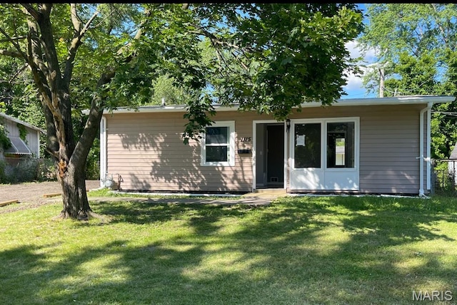 1115 Saint Michael Dr, Cahokia, IL 62206 - view of front of property featuring a front yard
