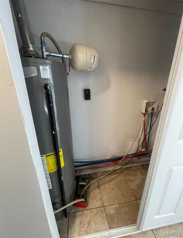 1115 Saint Michael Dr, Cahokia, IL 62206 - utility room featuring water heater