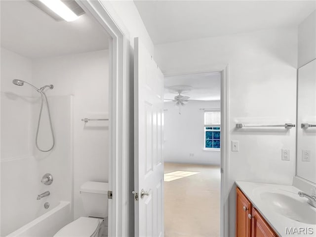 596 Eagle Manor Ln, Chesterfield, MO 63017 - full bath featuring vanity, bathtub / shower combination, and ceiling fan