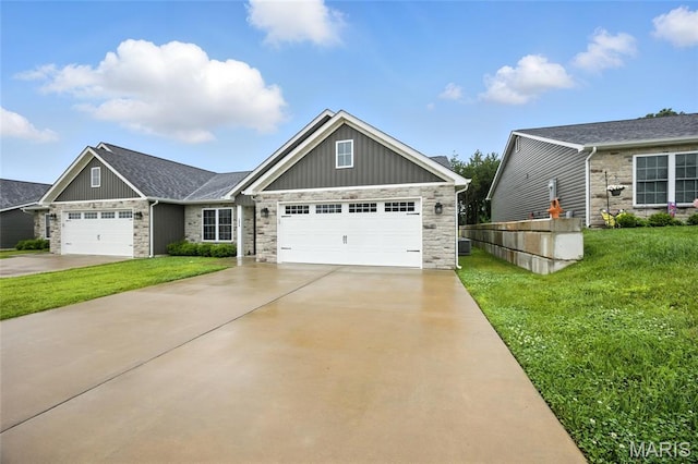 1575 Hickory Lndg, De Soto, MO 63020 - view of front of home with a front lawn, board and batten siding, stone siding, and driveway