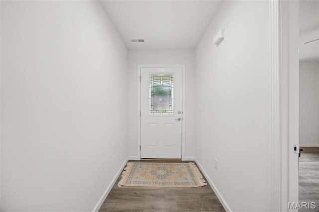 1575 Hickory Lndg, De Soto, MO 63020 - entryway featuring wood finished floors and baseboards