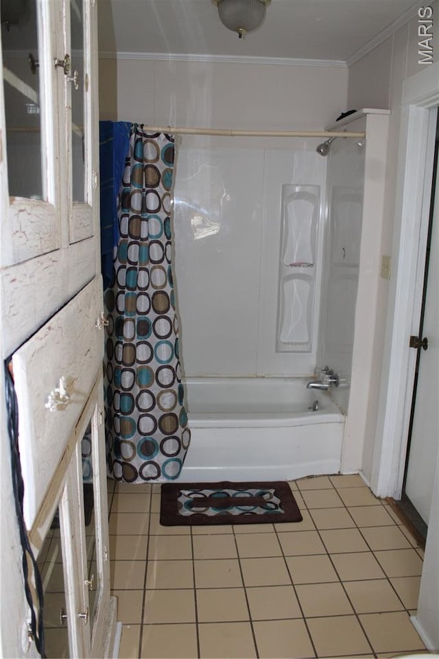 111 W Broadway St, Hayti, MO 63851 - full bathroom featuring crown molding, shower / tub combo, and tile patterned flooring