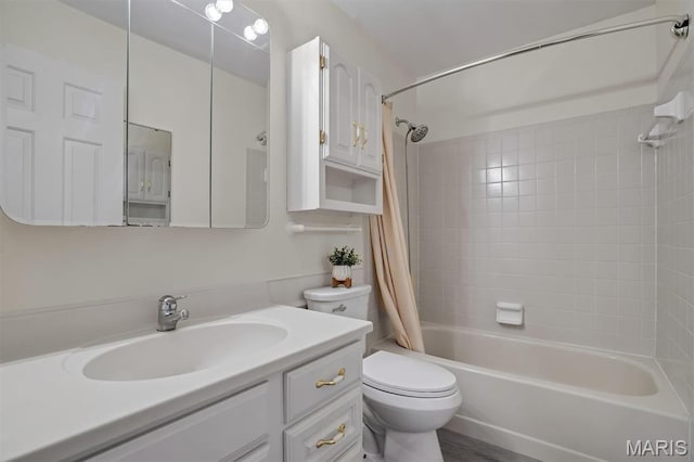 526 Sarah Ln Unit 13, Creve Coeur, MO 63141 - full bath with shower / bath combination with curtain and vanity