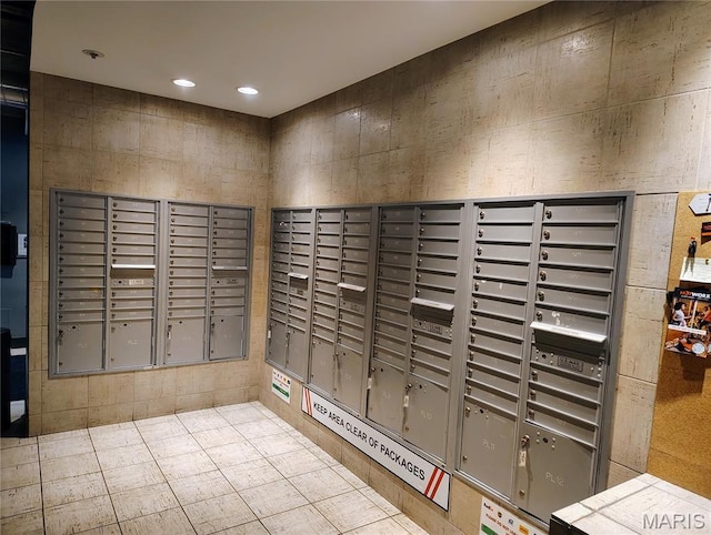 4100 Forest Park Ave Unit 322, Saint Louis, MO 63108 - view of community featuring mail area and recessed lighting