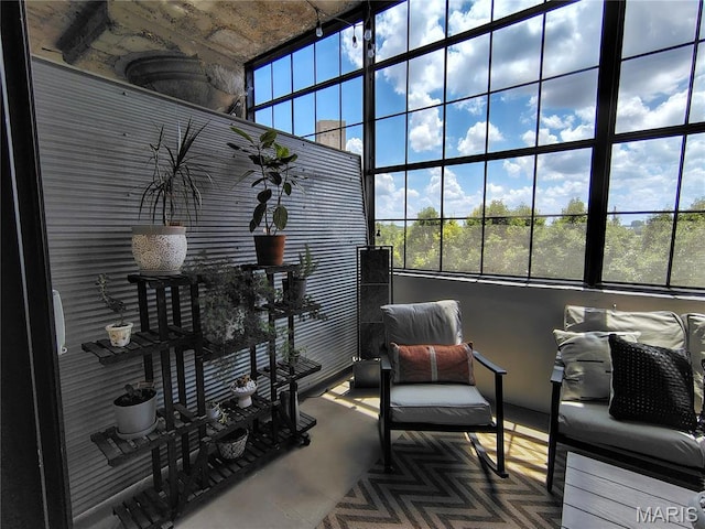 4100 Forest Park Ave Unit 322, Saint Louis, MO 63108 - view of sunroom / solarium