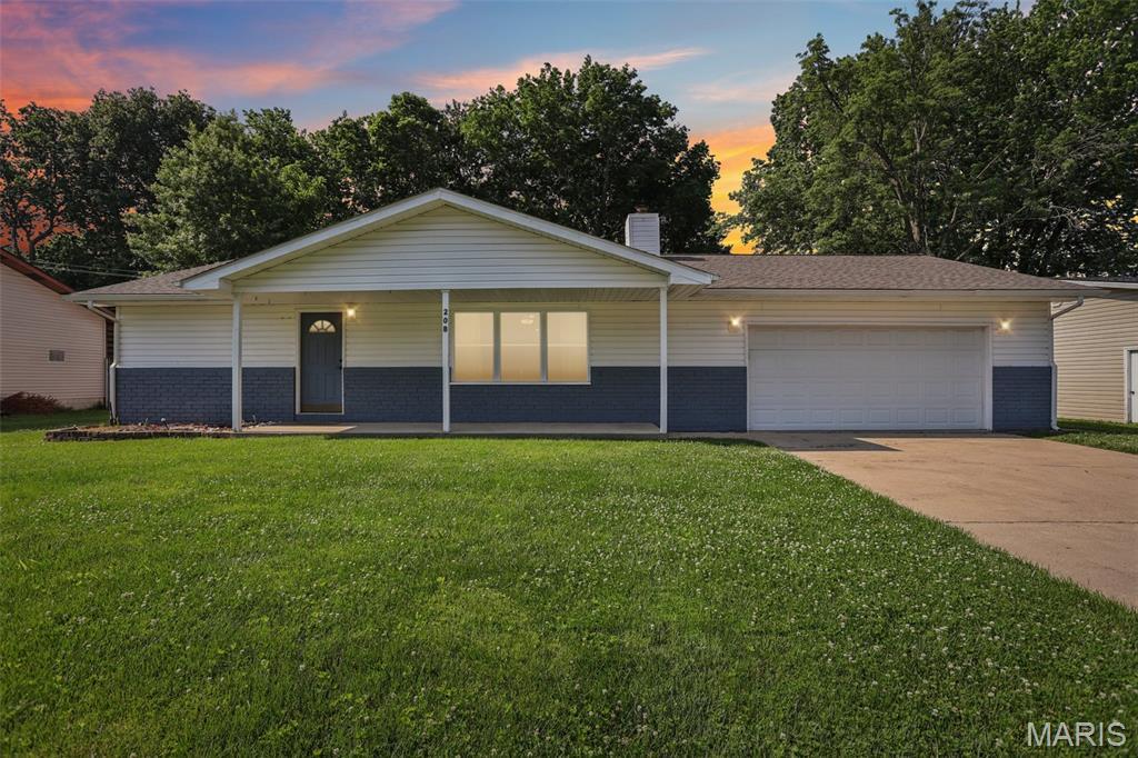 208 Meadow Dr, Troy, IL 62294 - photo 1