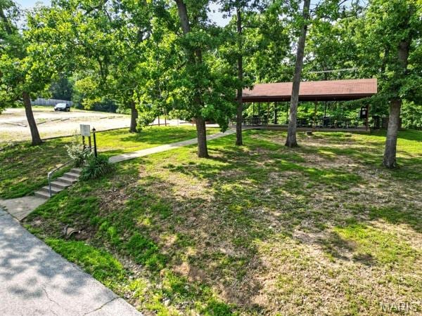 5 Sherman Ct, Hillsboro, MO 63050 - surrounding community with a yard
