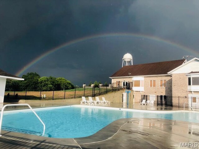 5 Sherman Ct, Hillsboro, MO 63050 - community pool with a patio