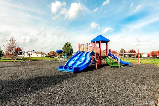 628 Homerun Dr Unit 11N, Ofallon, MO 63366 - view of community play area