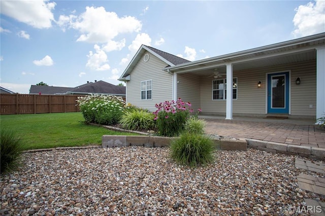 1106 Tulip Trce, Sikeston, MO 63801 - view of front facade with a ceiling fan