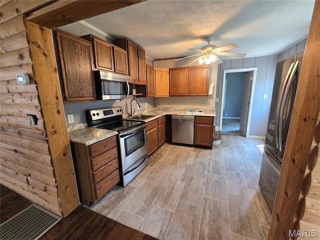 1505 Holloway St, Rolla, MO 65401 - kitchen with stainless steel appliances, a ceiling fan, light wood-type flooring, and light countertops