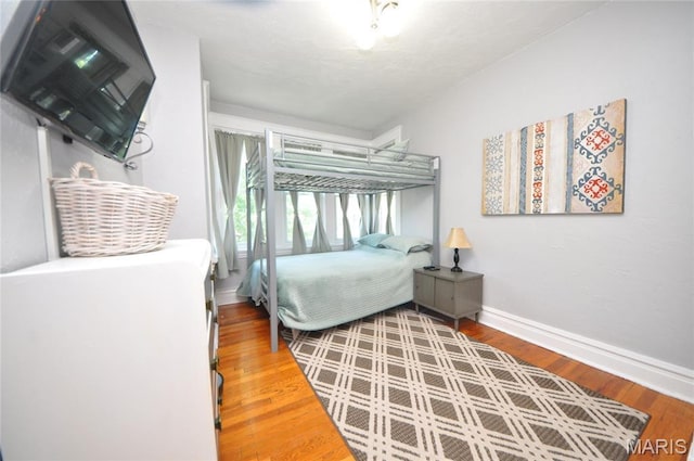 5241 Devonshire Ave, Saint Louis, MO 63109 - bedroom with wood finished floors and baseboards