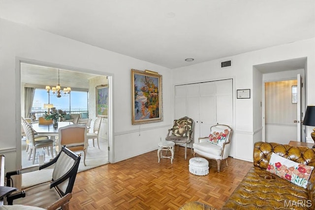 4501 Lindell Blvd Unit 9A, Saint Louis, MO 63108 - sitting room with a chandelier