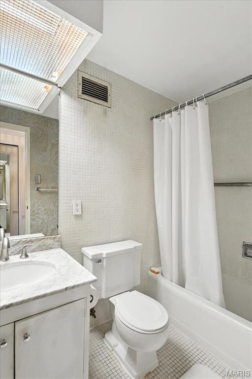 4501 Lindell Blvd Unit 9A, Saint Louis, MO 63108 - full bath with vanity, tile patterned flooring, and shower / bath combination with curtain