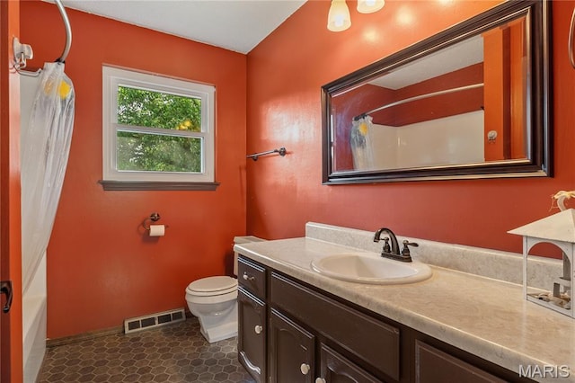 1939 Grandview Dr, Cape Girardeau, MO 63701 - full bath with vanity and shower / bath combo