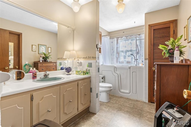 1301 Camillia St, Farmington, MO 63640 - bathroom featuring vanity and curtained shower