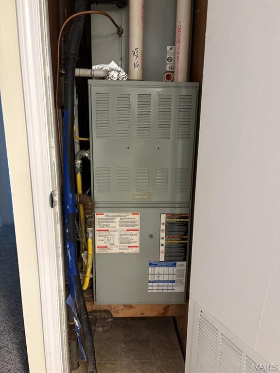 422 W Dover St, Monroe City, MO 63456 - utilities featuring heating unit