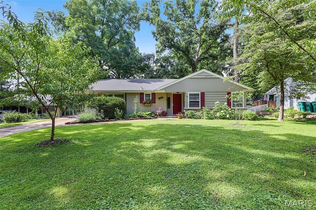 450 Forest Green Dr, Webster Groves, MO 63119 - ranch-style house with a front lawn and asphalt driveway