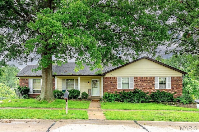 6048 La Chateau Ct, Saint Louis, MO 63129 - single story home featuring brick siding and a front lawn