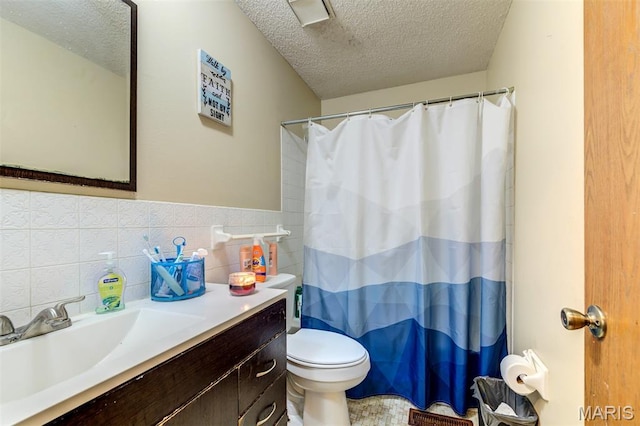 6048 La Chateau Ct, Saint Louis, MO 63129 - full bath featuring a textured ceiling, tile walls, vanity, curtained shower, and a wainscoted wall