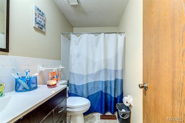 6048 La Chateau Ct, Saint Louis, MO 63129 - full bath featuring a textured ceiling, tile walls, vanity, a wainscoted wall, and curtained shower