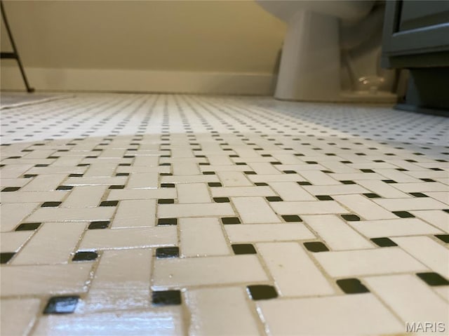 218 W 6th St, Hermann, MO 65041 - detailed view of baseboards