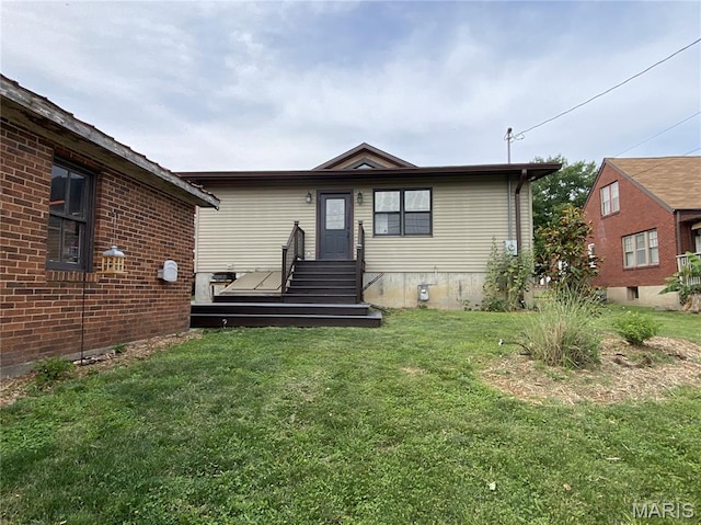 218 W 6th St, Hermann, MO 65041 - view of front facade with a front lawn