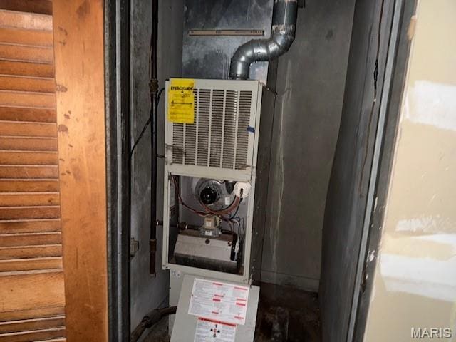 207 Hunter St, Lebanon, IL 62254 - utilities with heating unit