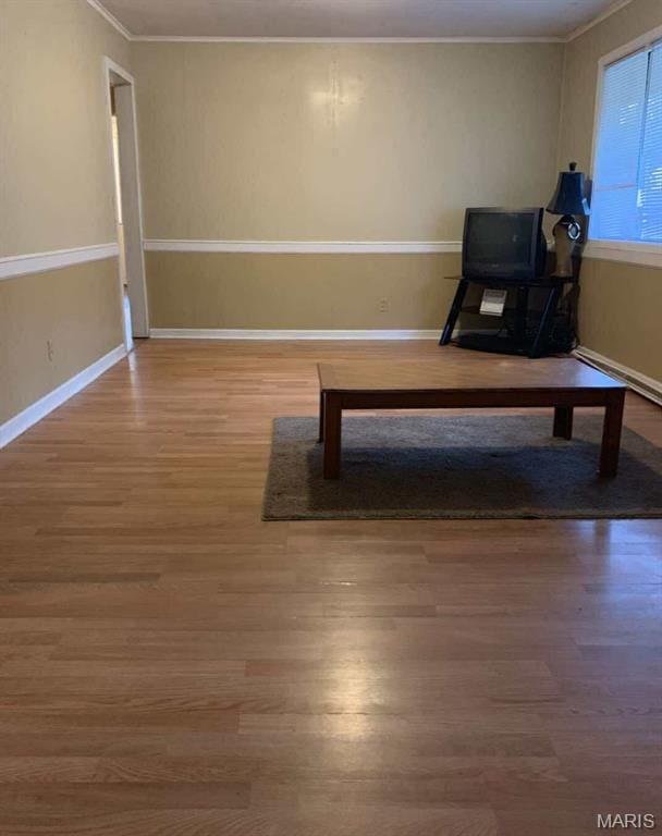 1005 Burford Ct, Doniphan, MO 63935 - living area with ornamental molding and wood finished floors