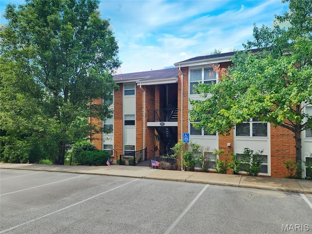 1924 Greenglen Dr Unit 102, Kirkwood, MO 63122 - view of building exterior featuring uncovered parking
