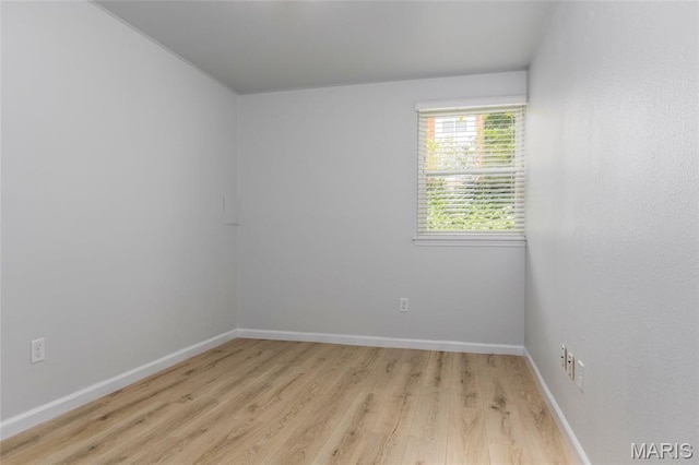 1924 Greenglen Dr Unit 102, Kirkwood, MO 63122 - empty room featuring light wood-style floors and baseboards